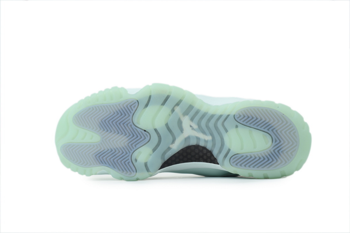 Air Jordan 11 Retro Low Limited Edition - Image 6