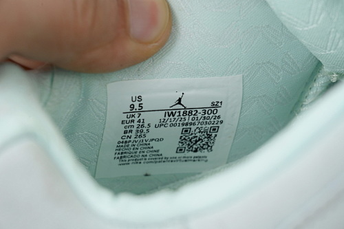 Air Jordan 11 Retro Low Limited Edition - Image 9