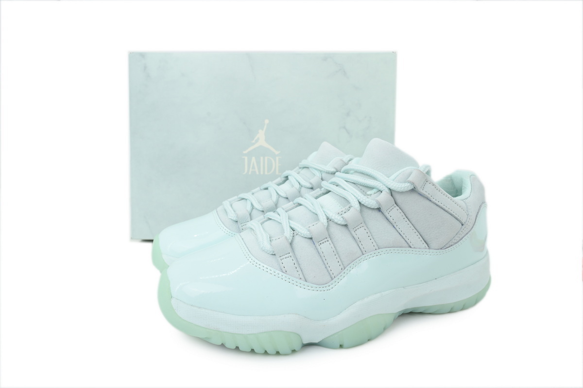 Air Jordan 11 Retro Low Limited Edition - Image 4